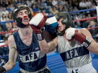 Zwei Boxer im Ring beim Schlagabtausch