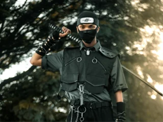 Ninja Kämpfer mit Samuraischwert