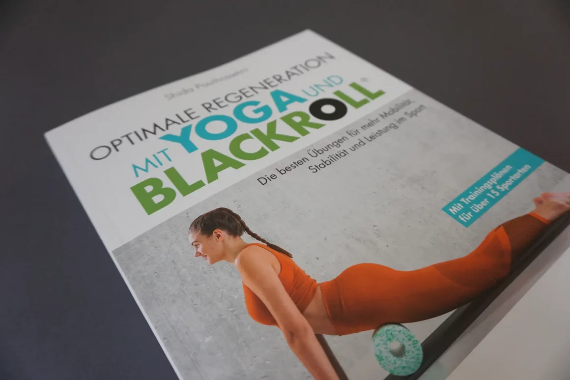 Optimale Regeneration mit Yoga und Blackroll – Buchcover seitlich