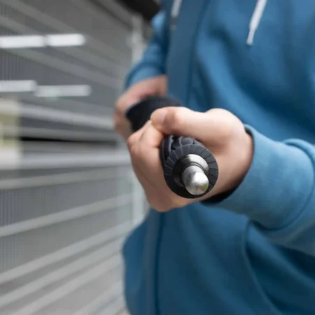 Sicherheitsschirm Standard – Verteidigung mit Metallspitze
