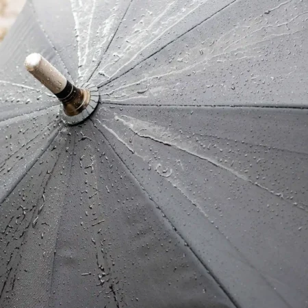Sicherheitsschirm XXL – Regen trocken geschüttelt
