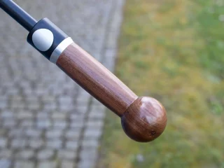 Sicherheitsschirm mit Knauf – ergonomischer Griff aus Holz