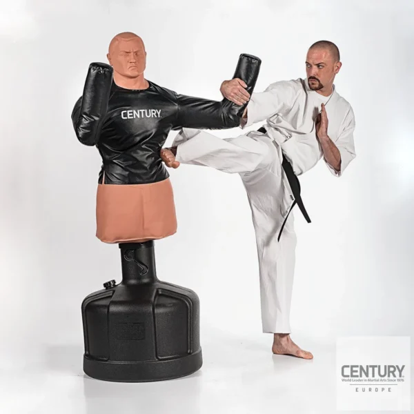 Century BOB - Jacke mit Kampfsportler rechte Hand am Arm und Sidekick mit rechtem Fuß am Unterkörper