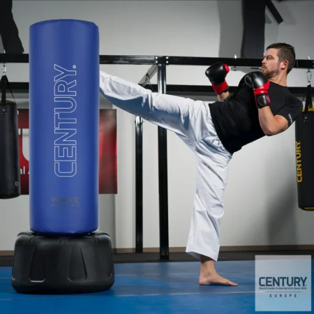 Wavemaster 2XL Pro Standboxsack - Boxer rechter Kick auf Boxsack blau