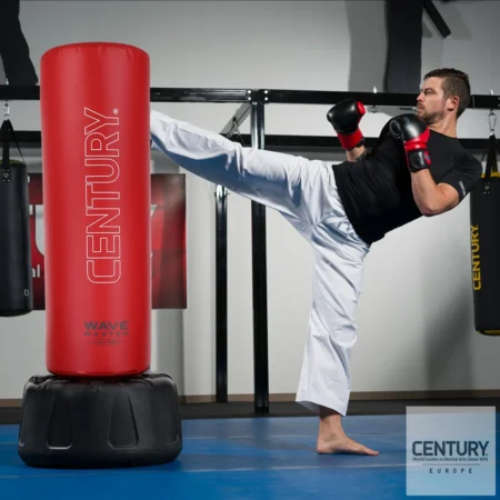 Wavemaster 2XL Pro Standboxsack - Boxer rechter Kick auf Boxsack rot