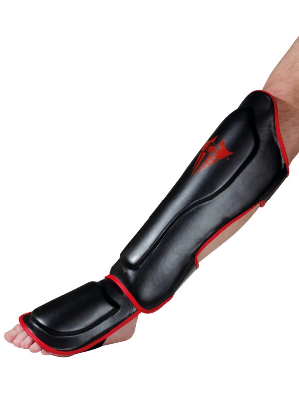 Kwon Schienbeinschützer Spann Contender schwarz-rot - seitliche Ansicht Bein