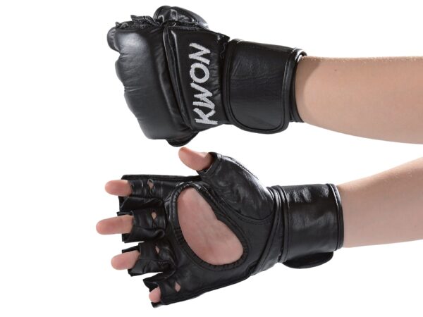 Kwon Handschuhe Ultimate Glove schwarz - Vorder- und Rückansicht Hände