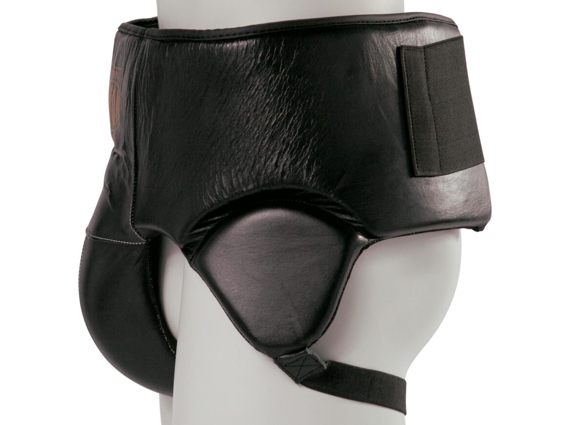 Kwon Professional Boxing Box Tiefschutz schwarz - Seitenansicht links