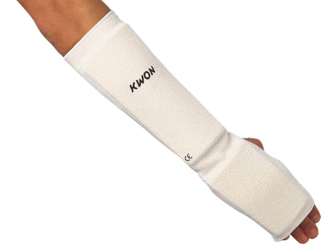Kwon Unterarm Faustschützer Stoff weiß - Vorderansicht Arm