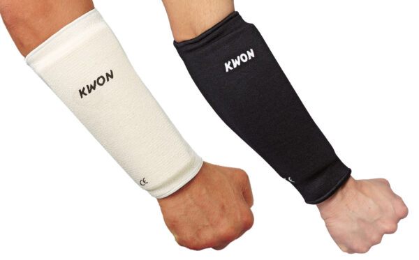 Kwon Unterarmschützer Stoff schwarz und weiß - Vorderansicht Arm