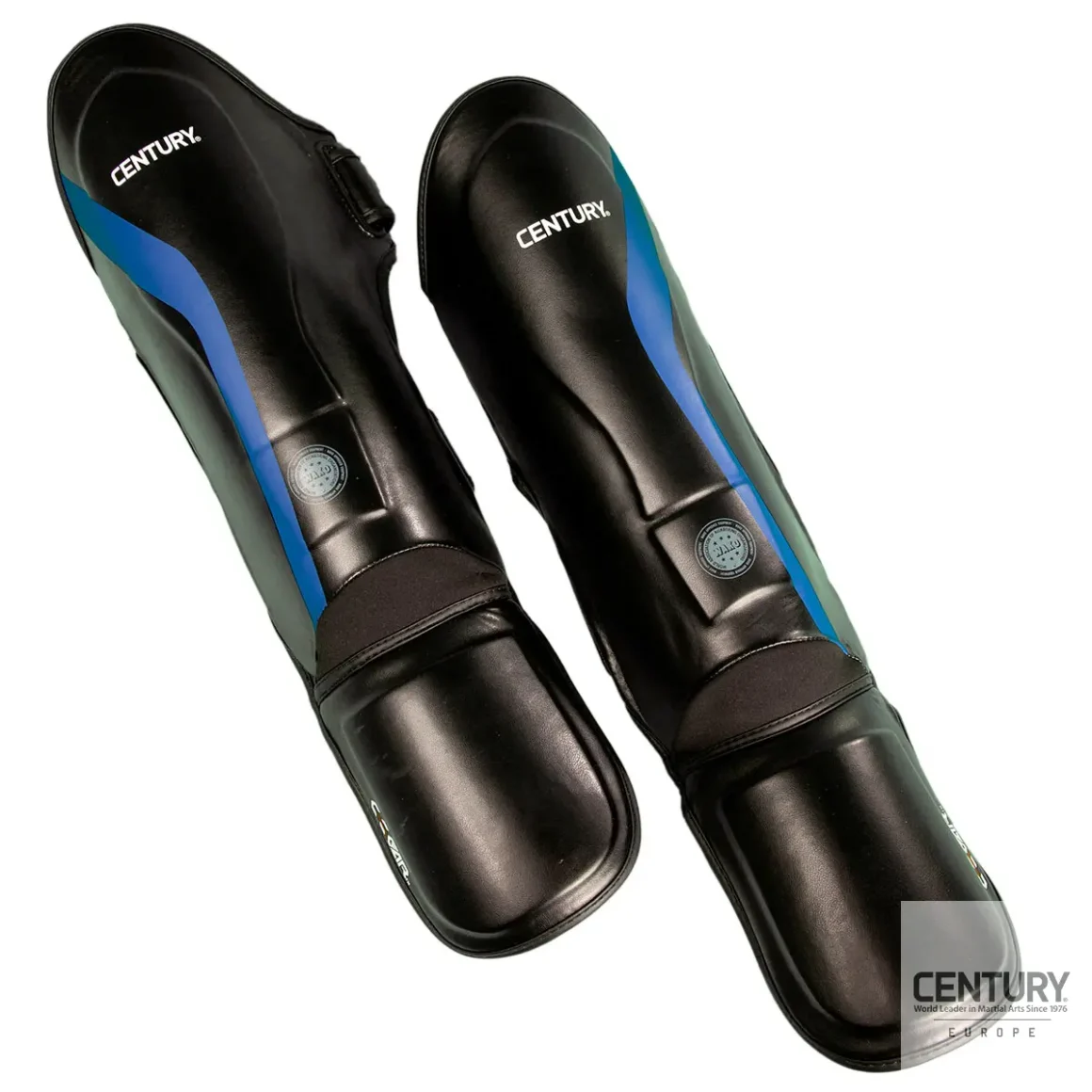 Century Schienbein Spannschutz C-Gear Determination Wako zertifiziert schwarz-blau - Vorderansicht Paar