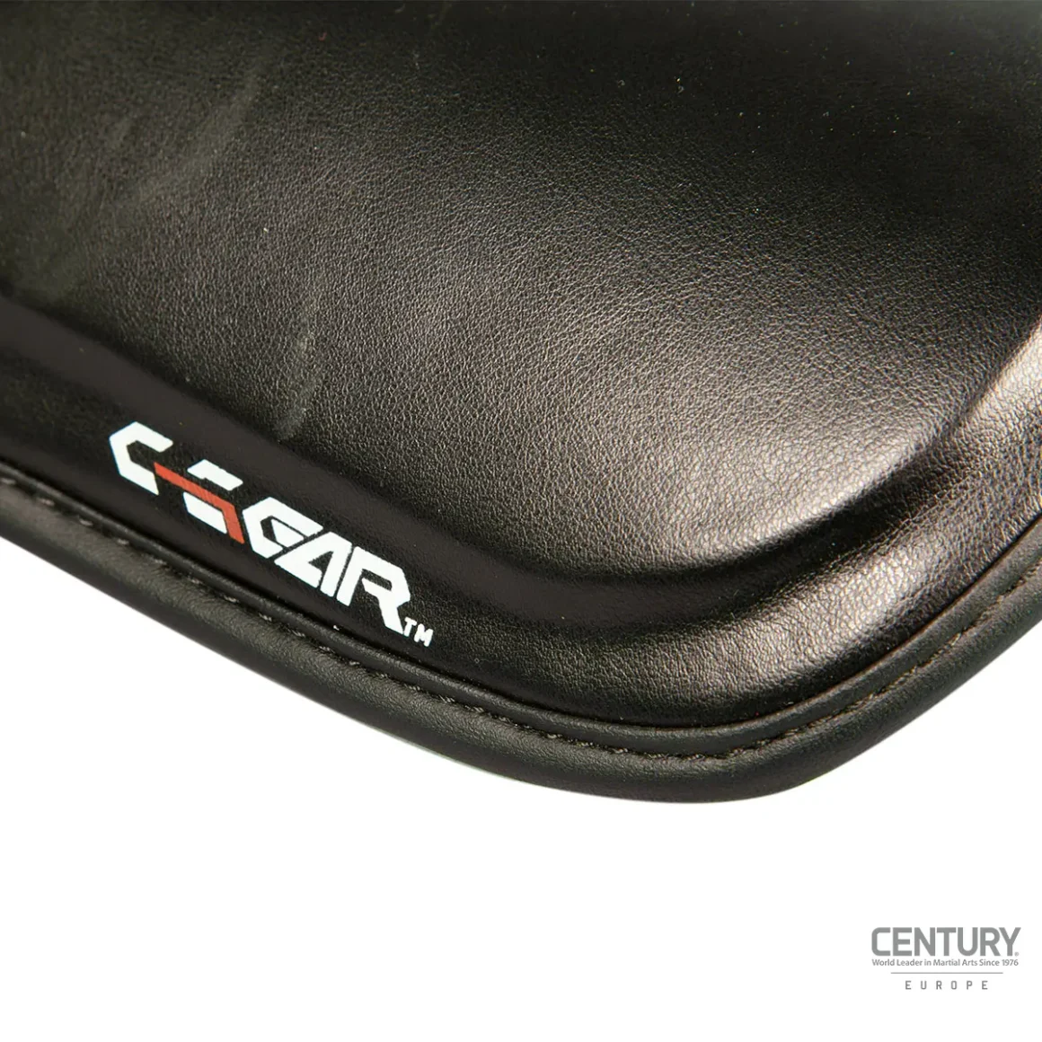 Century Schienbein Spannschutz C-Gear Determination Wako zertifiziert schwarz-blau - Spannschutz Nahaufnahme