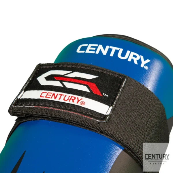 Century Schienbeinschutz C-GEAR Integrity schwarz-blau - Nahaufnahme Klettverschluss