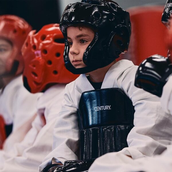 Century Kopfschutz Schüler Sparring schwarz - Mädchen beim Training