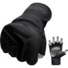RDX F15 MMA Training Handschuhe schwarz - Handrücken Faustansicht und Innenseite an Hand