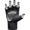 RDX F15 MMA Training Handschuhe schwarz - Innenseite an Hand
