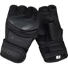 RDX F15 MMA Training Handschuhe schwarz - Rückhand und Innenansicht leicht überdeckt