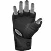 F6 Kara MMA Handschuhe Grappling schwarz - Innenhand mit Hand