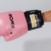 Kwon Clubline Boxhandschuhe Pointer Small Hand 8oz pink - Handrücken von oben seitlich mit Arm