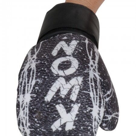 Kwon Kinder Jugend Boxhandschuhe Thai Barbed 8 oz - Handrücken Faust nach vorne zeigend