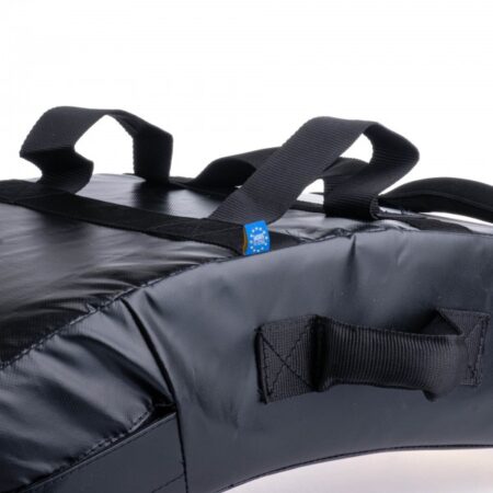 Kwon Schlagkissen Multi Grip gebogen schwarz - Ansicht Nahaufnahme Haltegurt Rückseite