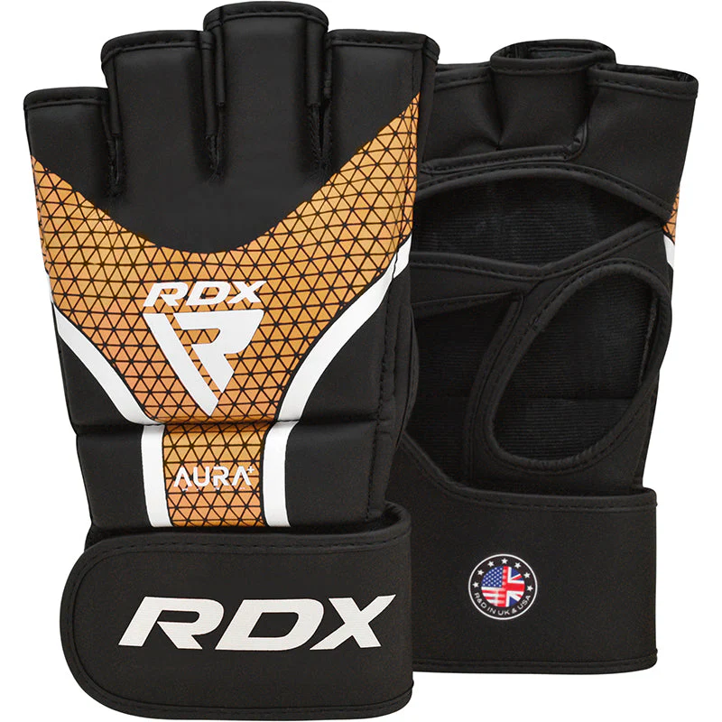 RDX Aura Plus T-17 MMA Handschuhe Grappling schwarz-gold - Rückhand und Innenhand