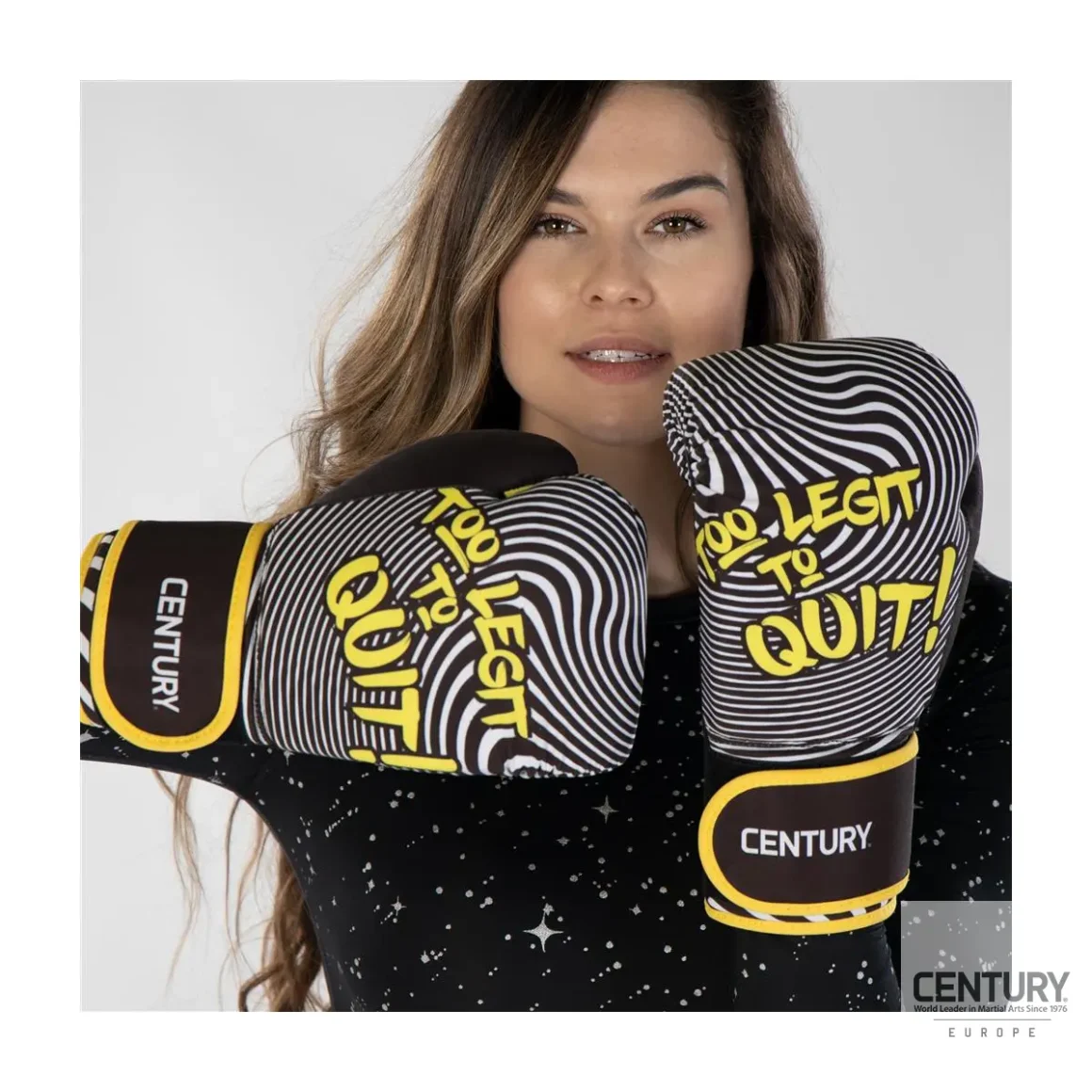 Century Strive waschbare Boxhandschuhe too legit to quit - Kampfsportlerin in Verteidigungsstellung