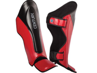 Century Drive Traditionelle Schienbeinschützer rot-schwarz - Vorderansicht und seitliche Rückansicht