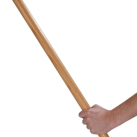 Kwon Escrima Stock Bavaria Natur Roteiche Holz braun 66 cm - Hand hält Stab fest