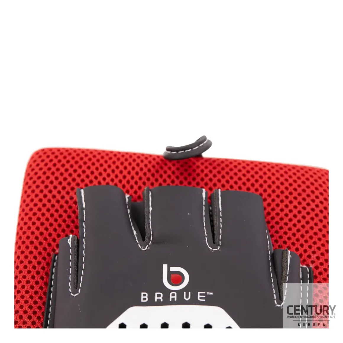 Century Brave Handpratze schwarz-rot-weiß -Nahaufnahme Handschuh
