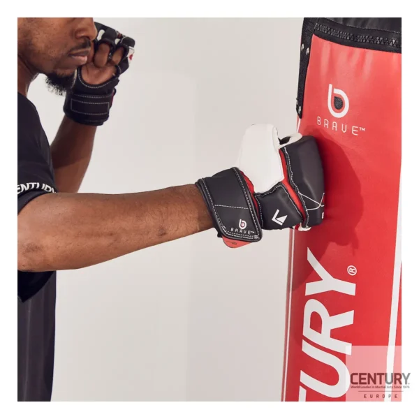 Century Brave MMA Competition Glove schwarz-rot-weiß - Kampfsportler trainiert am Boxsack