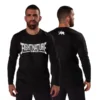 Fightnature Herren Longsleeve MMA schwarz - Vorder- und Rückansicht an einem Mann