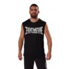 Fightnature Herren T-Shirt ärmellos MMA schwarz - Vorderansicht an einem Mann