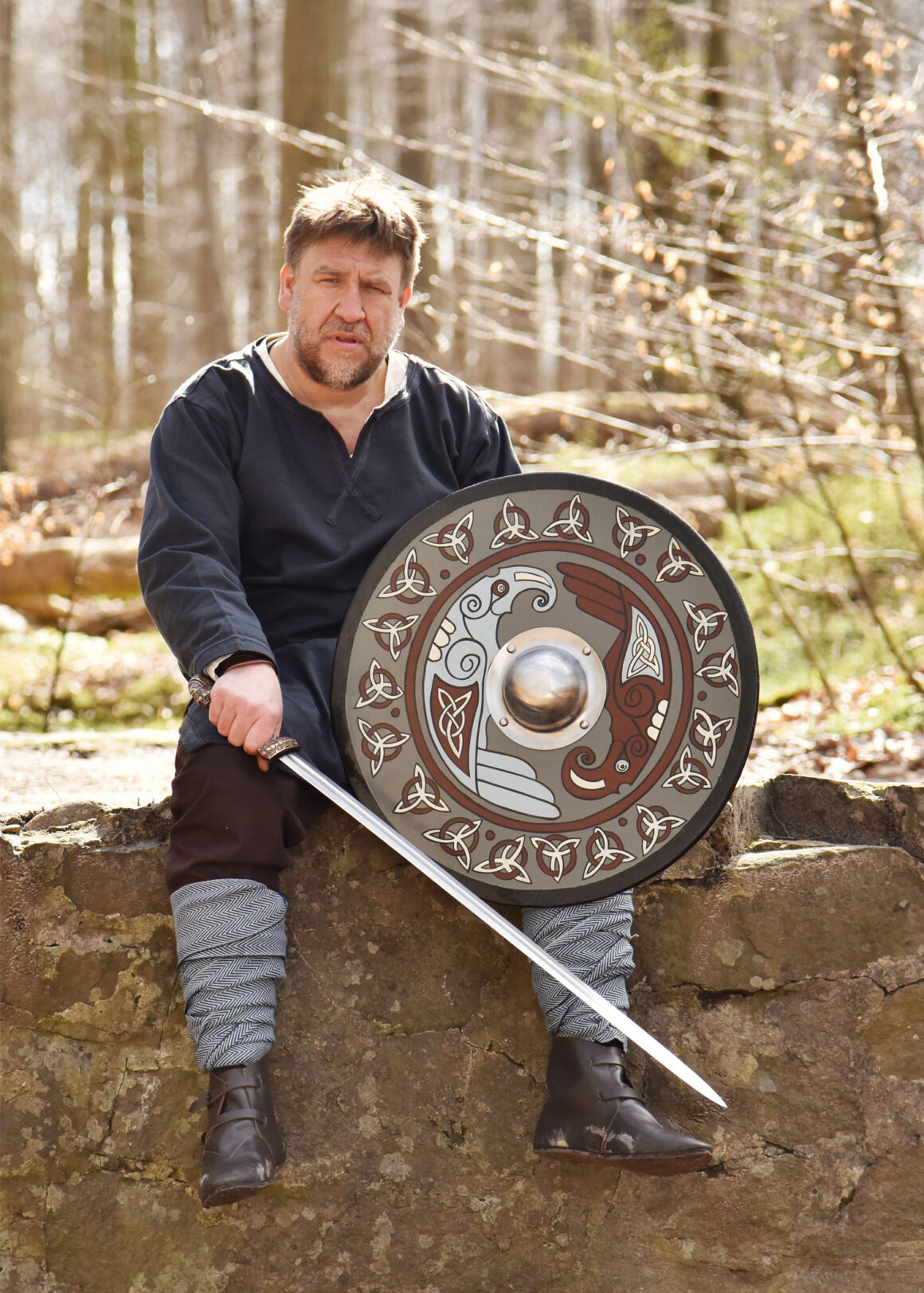 Wikingerschild mit Raben-Motiv und Triquetras, 61 cm (Holz, Stahl)