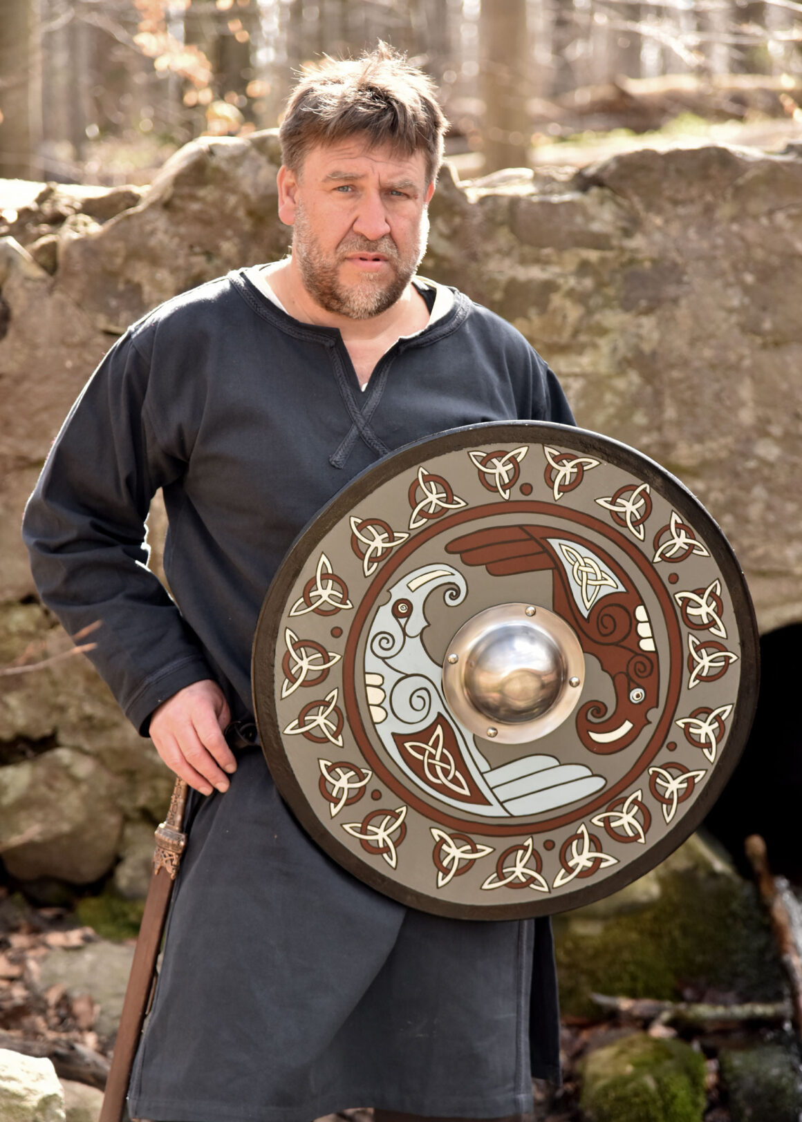 Wikingerschild mit Raben-Motiv und Triquetras, 61 cm (Holz, Stahl)