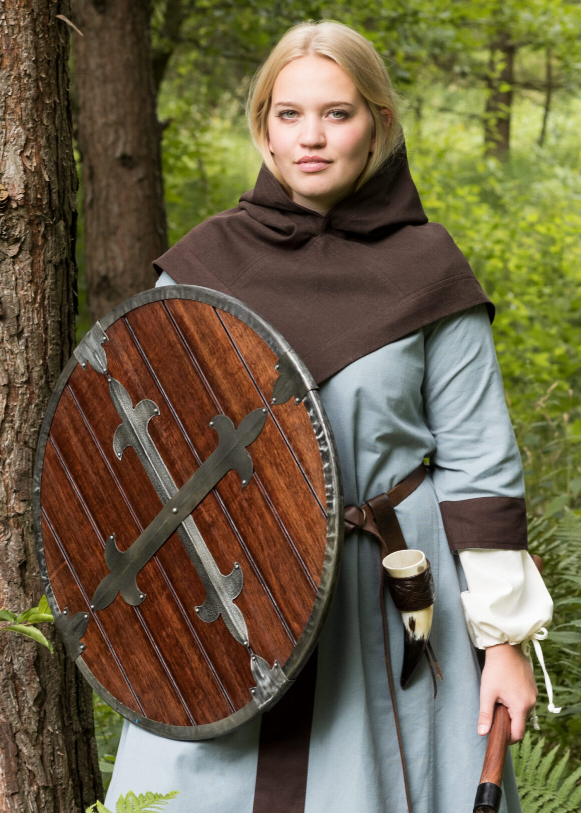 Rundschild mit Stahlbeschlägen (Holz)