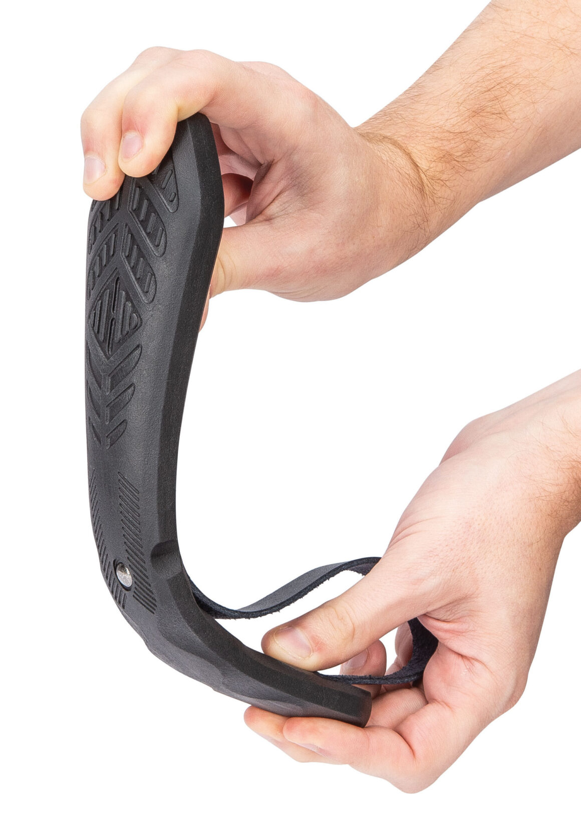 United Cutlery Slapper Night Watchman - zwei Hände halten den Slapper leicht gekrümmt nach vorne