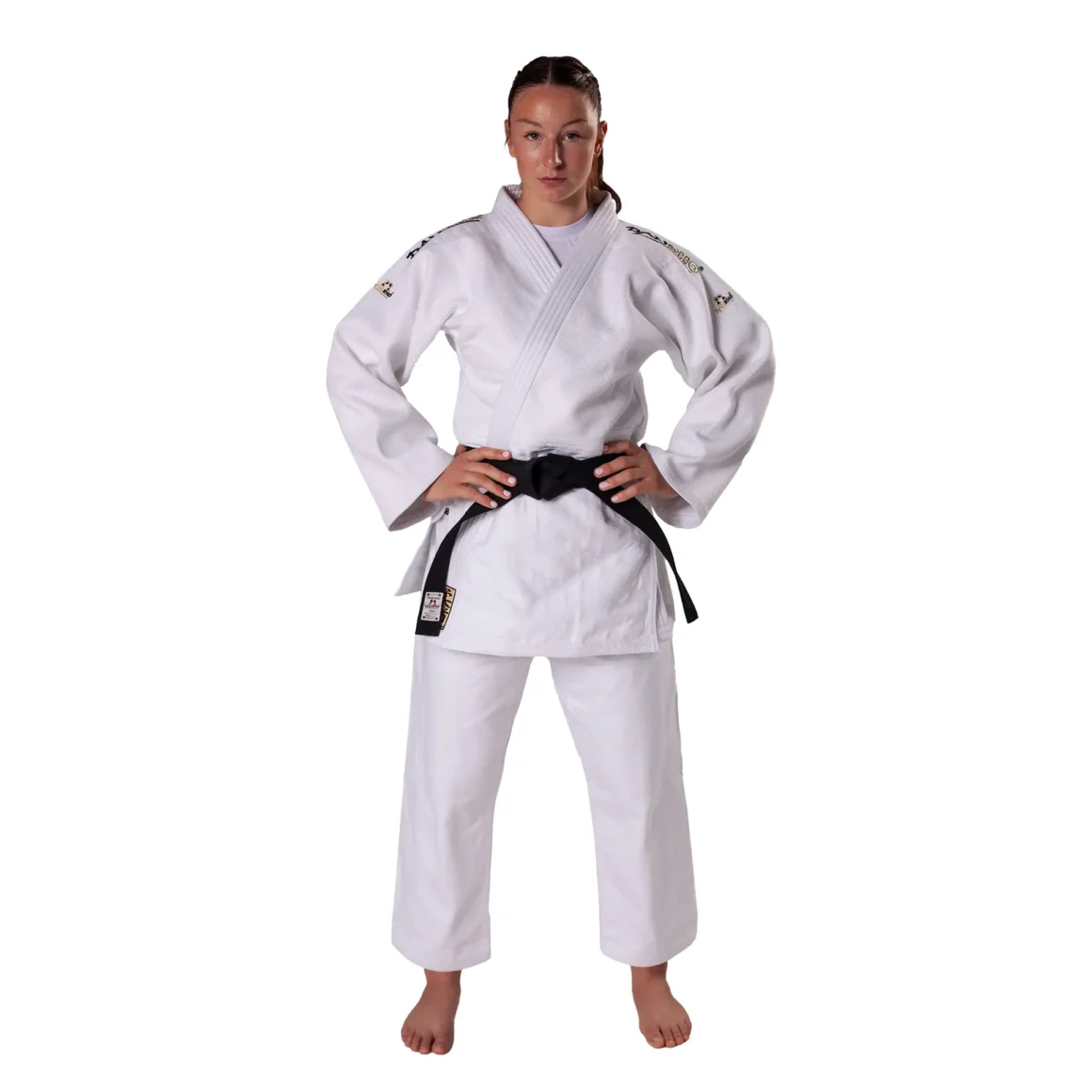 Danrho Judo Wettkampfanzug Kano weiß - Vorderansicht an Kampfsportlerin
