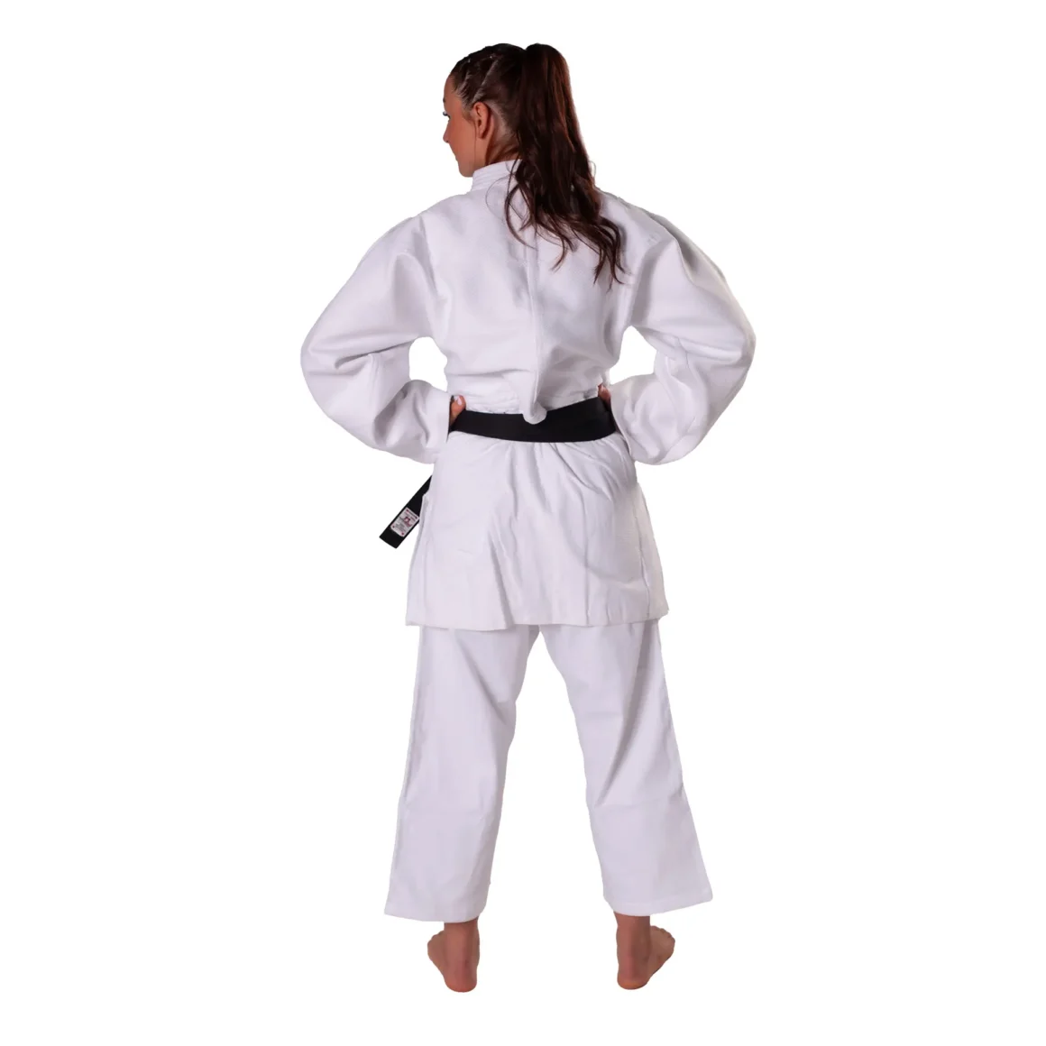Danrho Judoanzug Ultimate 750 IJF anerkannt in Japansicher Werbung - rückansicht an kampfsportlerin