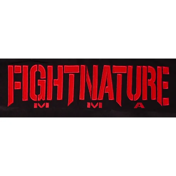 Fightnature MMA Cage Shorts schwarz-rot - Nahaufnahme Schriftzug Stickerei