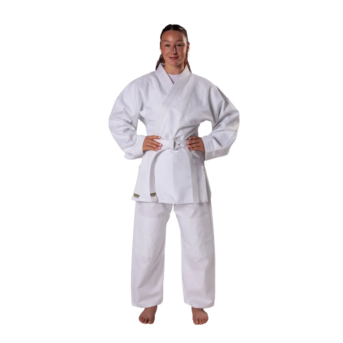 Kwon Clubline Judoanzug Randori weiß - Vorderansicht an Kampfsportlerin