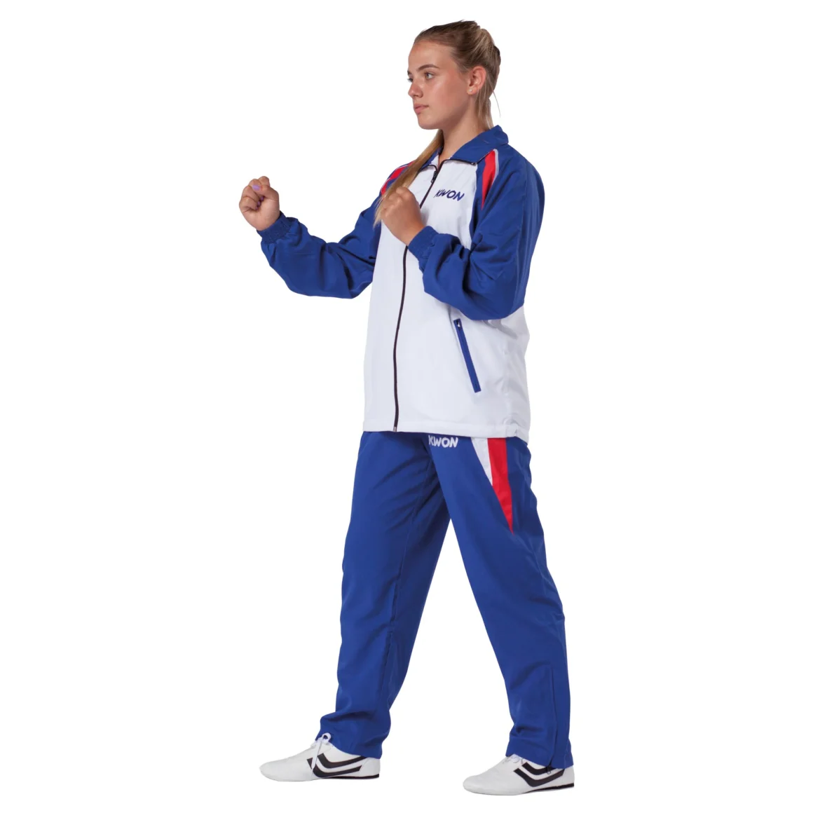 Kwon Trainingsanzug Endurance blau-weiß - Seitenansicht an einer Frau