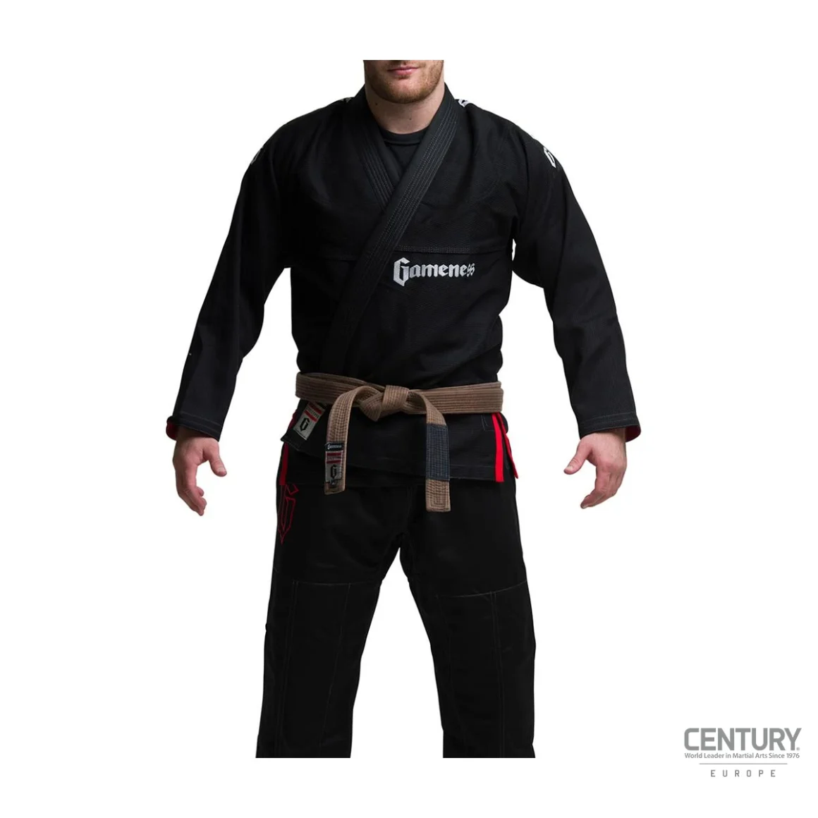 Gameness Pearl Gi schwarz - Vorderansicht an Kampfsportler