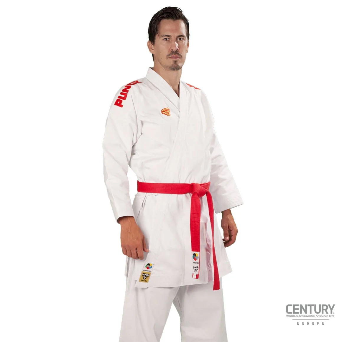 Punok WKF Wettkampf Gold Kata Uniform 3 Teile Set weiß - Anzug (rot) Vorderansicht links an Kampfsportler