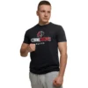 CEEROC Boxing T-Shirt Black/Red - Vorderansicht an einem Mann der gerade eine Faust macht