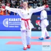 Century Punok WKF Wettkampf Kumite Uniform Takyon 3 Teile Set weiß - Kampfsportlerin beim Wettkampf Anzug rot Vorderansicht