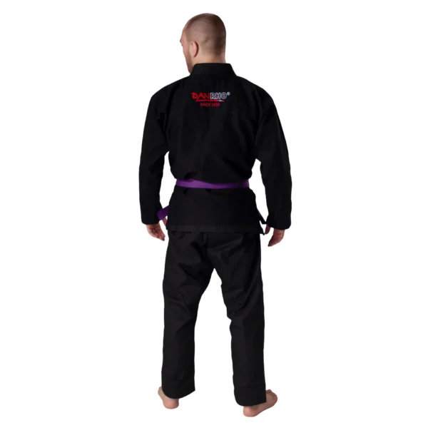 Danrho Brazilian Jiu Jitsu Anzug Legacy 400g schwarz - Rückansicht an männlicher Person
