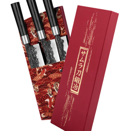 Samura Blacksmith Set aus 3 Küchenmessern schwarzer Griff - Set in geöffneter, roter Box mit asiatischen Mustern und goldener Schrift