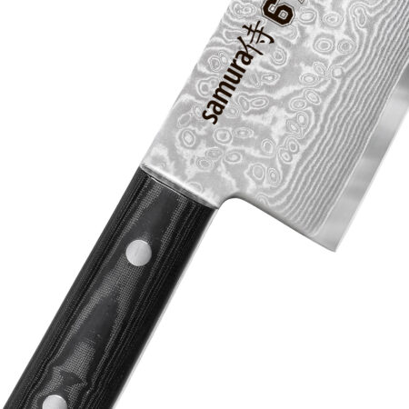 Samura Damascus 67 Micarta Griff - Nahaufnahme Griff und Klinge zeigt nach rechts oben, auf einem weißen Hintergrund