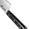 Samura Damascus 67 Santoku 7,0 Zoll, 175 mm Micarta Griff - Nahaufnahme Messer auf dem Rücken Griff und Klinge zeigt nach links oben, auf einem weißen Hintergrund